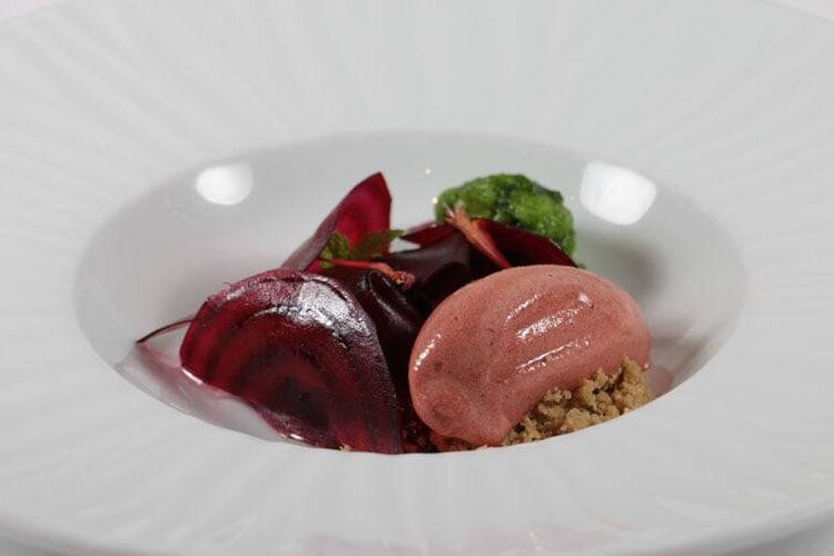 restaurante michelín en Valencia - atún y remolacha