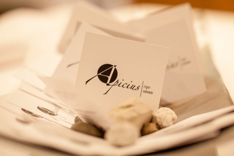 donde comer en navidad en valencia - reservado apicius