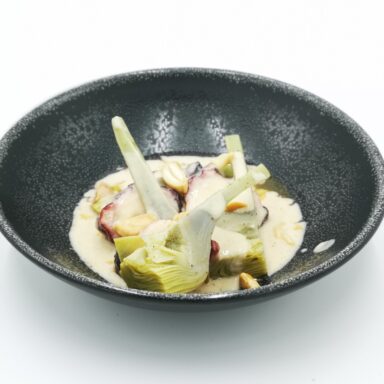 reservar restaurante en Valencia - alcachofa con salsa de almendras