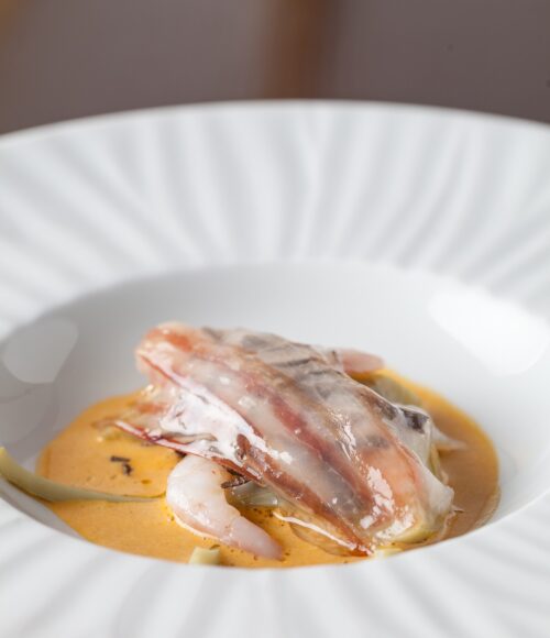 restaurante para ocasiones especiales en Valencia - gamba blanca de Cullera, panceta y suquet de avellana