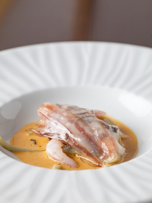 restaurante para ocasiones especiales en Valencia - gamba blanca de Cullera, panceta y suquet de avellana