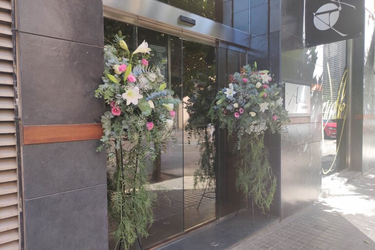 restaurante para evento en Valencia - entrada flores