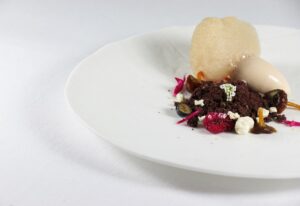 Boda en los jardines de Monforte con gastronomía de autor y presentación cuidada en restaurante de Valencia